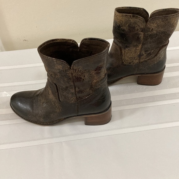 DiBa. True Distressed Looking Boot Size 8 - Picture 2 of 10